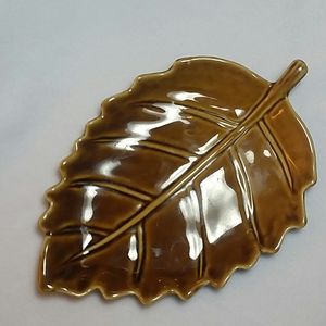 Ceramic leaf dish
